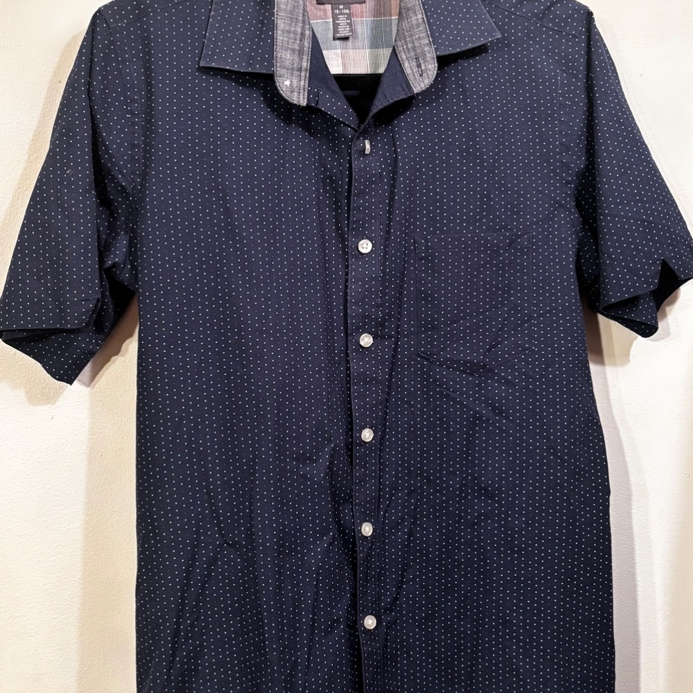 Van Heusen Never Tuck Mens Short Sleeves Shirt M 15-15 1/2 Button Down - Picture 3 of 9